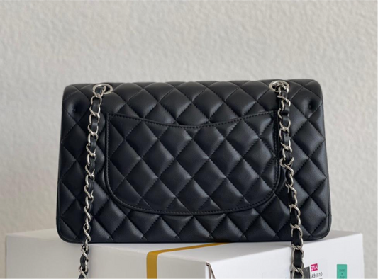 Chanel timeless classic Flap bag lambskin